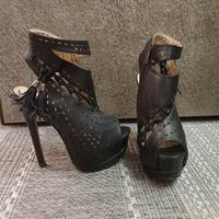 Sandali Tronchetti spuntati con nappine