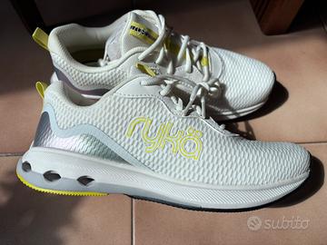 nuove scarpe da ginnastica, molto leggere