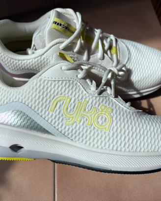 nuove scarpe da ginnastica, molto leggere