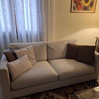 Due divani in tessuto