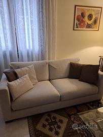 Due divani in tessuto