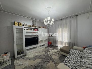 Trilocale al piano rialzato con garage