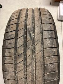 Gomme auto estive