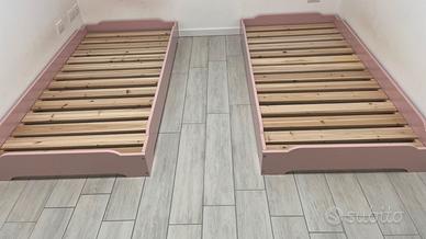 2 LETTI MONTESSORIANI IMPILABILI IN LEGNO DI PINO