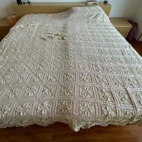 Copriletto artigianale cucito a mano ai ferri