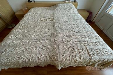 Copriletto artigianale cucito a mano ai ferri