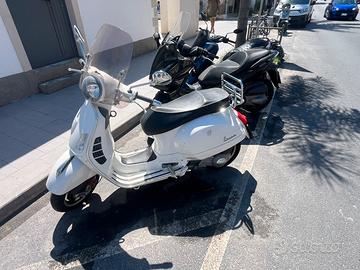 Piaggio vespa 300 i sport 2700euro