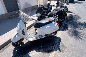 Piaggio vespa 300 i sport 2700euro