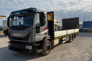 Iveco 3 assi pianale con rampa idraulica