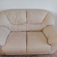 Divani due posti color crema