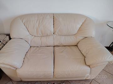 Divani due posti color crema