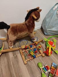 Giocattoli in legno, cavallo a dondolo