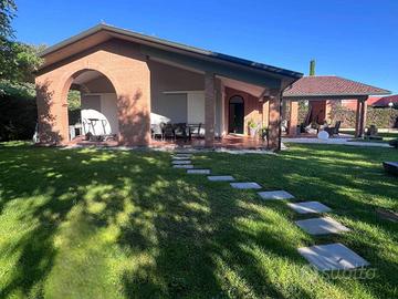 Villa di 266 m² con più di 5 locali e box auto dop