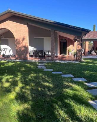 Villa di 266 m² con più di 5 locali e box auto dop