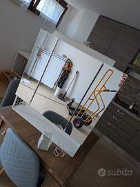 Armadietto bagno con led e prese integrate