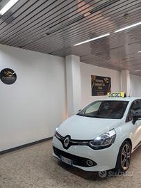 Renault Clio 2015 Bicolore LED - Full Opt. - Pront