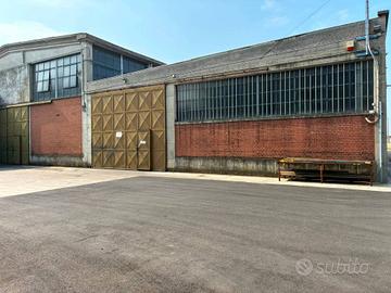 Immobile di 600 m² a Piobesi Torinese