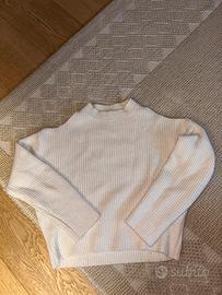 Maglione subdued bianco panna con spalle scoperte