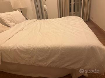 Letto matrimoniale con testiera