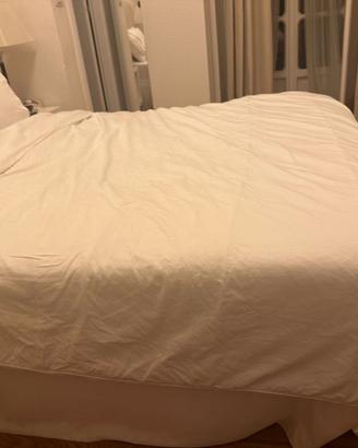 Letto matrimoniale con testiera