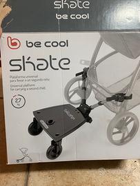 Pedana con seggiolino per passeggino.