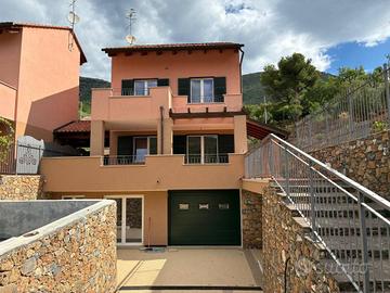 Villa di 240 m² con 5 locali e box auto doppio a C