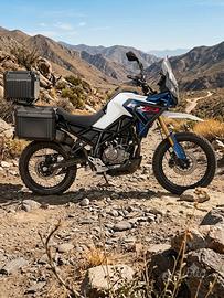 Cyclone RX2 125 con tris di valigie