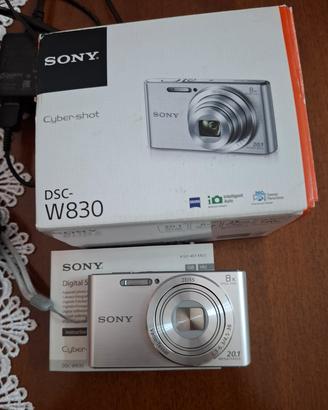 fotocamera digitale 20,1 mpx sony dsc W 830  