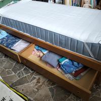 Letto singolo in legno con cassetti