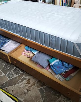 Letto singolo in legno con cassetti
