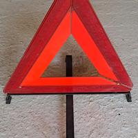 Triangolo di emergenza per automobili