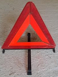 Triangolo di emergenza per automobili