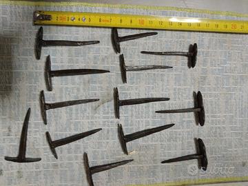 Chiodi antichi fatti a mano