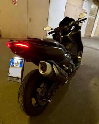 Yamaha T Max 530 Sx total black