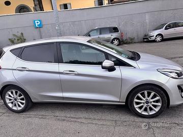 FORD FIESTA CON GARANZIA  -PER NEOPATENATI