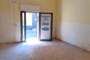 Locale commerciale 40 mq con agibilità in via Roma