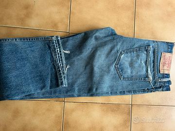 Pantaloni jeans