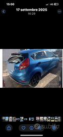 Auto  ford fiesta x inulizzo la do via .