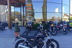 Moto Guzzi V7 SPECIAL Nero Smeraldo