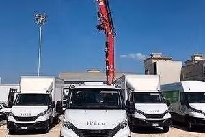 IVECO DAILY 35C16 cassone fisso con gru