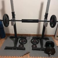 Supporto metallico e bilancere  palestra