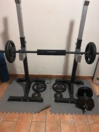 Supporto metallico e bilancere  palestra