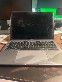 MacBook pro 13” 2017 touch bar 256gb 8gb RAM