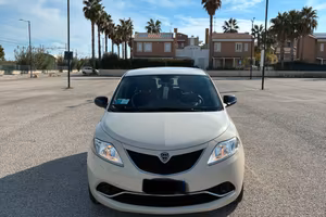 Lancia Ypsilon 1.2 Benzina Gold
