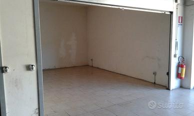 Garage sia per uso deposito e/o box auto