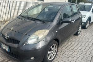 Yaris 1.3benzina sol funzionante ma 3 pistone bloc