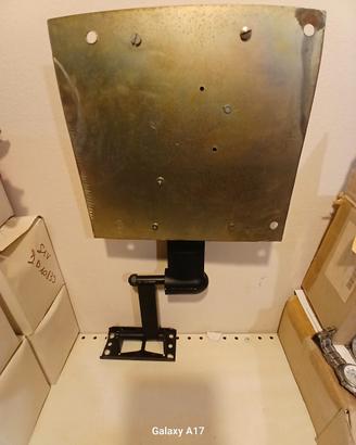 piastra con braccio allungabile porta TV