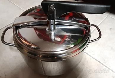 Pentola a pressione lagostina 5 litri - Arredamento e Casalinghi In vendita  a Nuoro