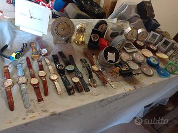 orologio da polso con cinturini e sveglie