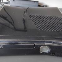 XBOX 360 250GB + 11 VIDEOGIOCHI